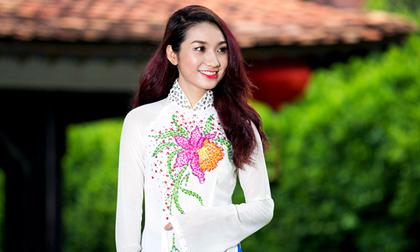 "Tình cũ" Bùi Anh Tuấn bất ngờ e ấp với áo dài