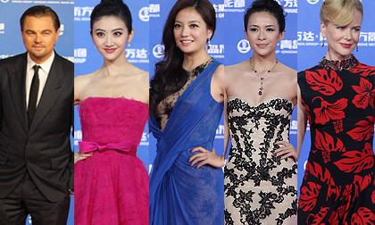 Lo ngại dàn sao Âu Á tạo dáng quá lâu, BTC "đuổi khéo" trên thảm đỏ