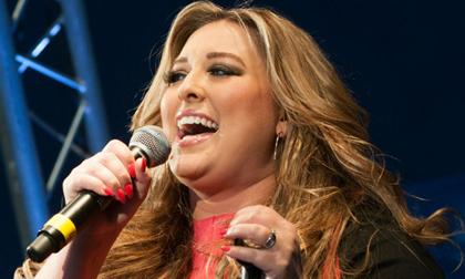 Quán quân The Voice Anh mùa đầu tiên chuẩn bị tới Việt Nam