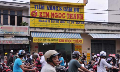 Dùng gạch tấn công, cướp tiệm vàng giữa Sài Gòn