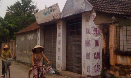 Hé lộ nguyên nhân cháu bé 4 tháng tuổi bị bố đâm thủng bụng