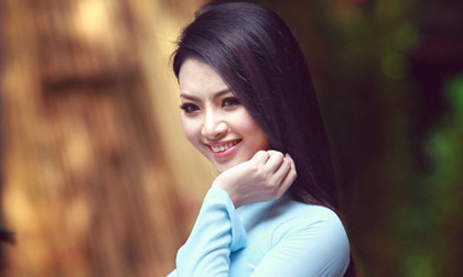 Hoa hậu dân tộc long lanh với nón lá, áo dài