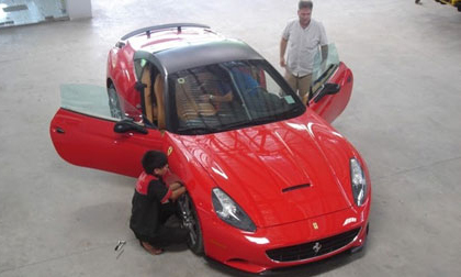 Siêu xe Ferrari California độ của chồng người mẫu Ngọc Thạch