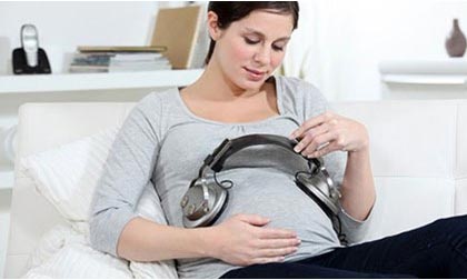 Sốc: Trẻ bị điếc vì nghe nhạc từ trong bụng mẹ