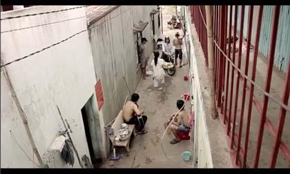 Clip hot làm cảm động cư dân mạng 'Anh thợ hồ và cô em nuôi'