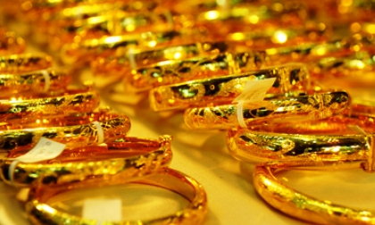 Giá vàng tiếp tục giảm, nhu cầu ảm đạm