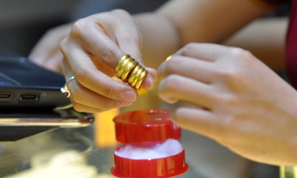  Giá vàng bật tăng, giới đầu cơ đua mua vào