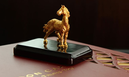 Gần 6 triệu đồng một hộp bánh trung thu ngựa mạ vàng