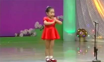 Em bé Triều Tiên hát khiến bạn thán phục