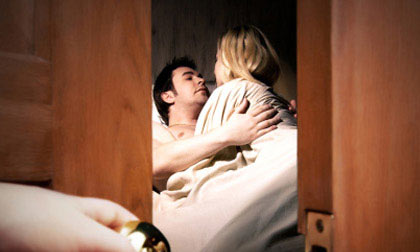 Đàn ông sẽ vẫn ngoại tình dù vợ đẹp! 