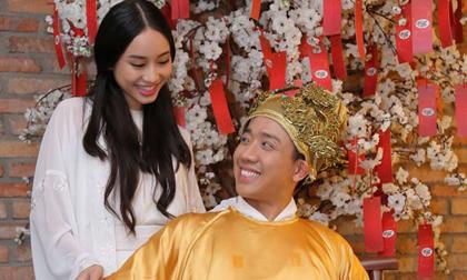 'Ông vua' Trấn Thành 'hớn hở' bên phi tần