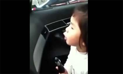 Tuấn Hưng sẽ khóc khi nghe em bé này hát