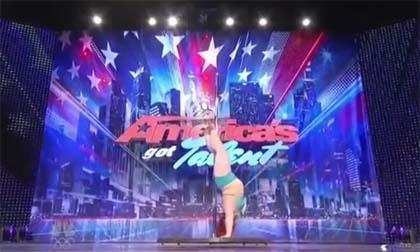 Vũ công múa cột nặng nhất thế giới