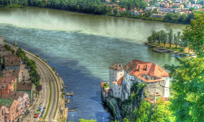 Kỳ lạ những dòng sông hai màu nước trên thế giới