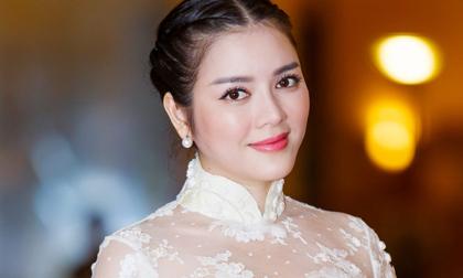 Lý Nhã Kỳ đẹp sang trọng, nền nã với áo dài tại Hà Nội