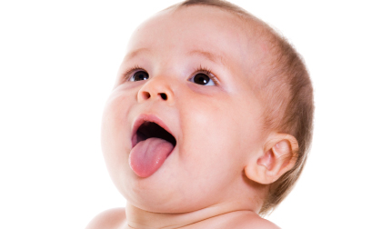 Mẹ không tưa lưỡi, bé hôi miệng, lười ăn