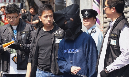 Nghịch tử giết bố mẹ rồi chặt xác, ướp muối cho vào tủ lạnh