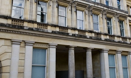 Chấn động: Mẹ hiếp dâm con trai, gửi clip cho người tình