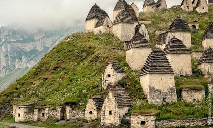 Đến thăm 'Thành phố chết' đẹp như tranh vẽ