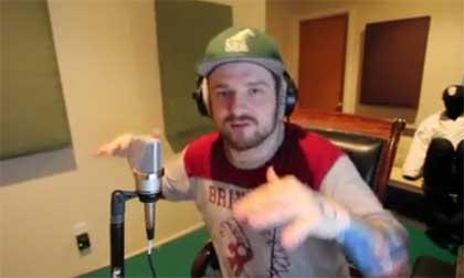 Choáng với anh chàng đọc rap siêu nhanh