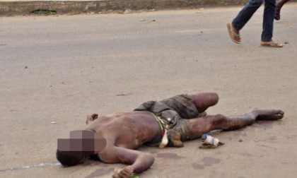 Kinh hoàng cảnh vứt xác người thân nhiễm Ebola ra đường vì sợ lây bệnh