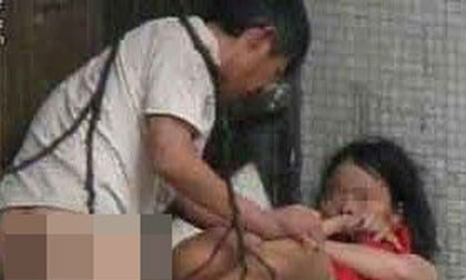 Hiếp dâm 2 bé gái hàng xóm rồi cho tiền 'mua chuộc'