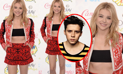 Bạn gái con trai cả nhà Becks tự tin khoe vòng một 'lép kẹp'