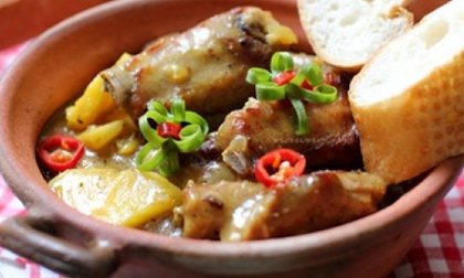 Khéo tay trổ tài món sườn om dứa thơm ngon