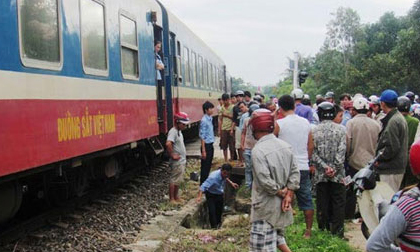 Nhảy vào đường ray tàu, nam thanh niên bị nghiền nát