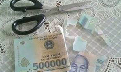 Nam thanh niên cắt tiền vì… 'nóng quá không có gì chơi'