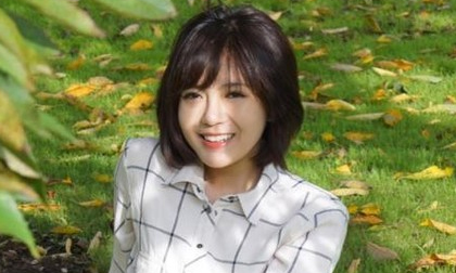 Ngắm bộ ảnh mới đẹp trong trẻo của nữ du học sinh 'có nụ cười toả nắng'