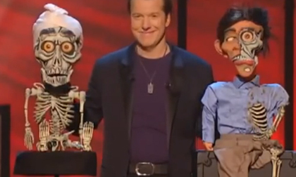 Cười té ghế với cha con tên trùm khủng bố Achmed