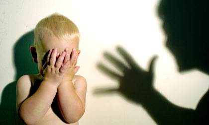 9 thói quen xấu bố mẹ cần bỏ ngay khi dạy con