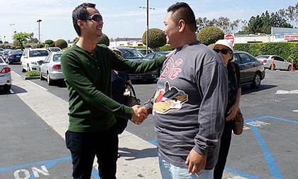 Bắt gặp Đức Tiến 'trốn vợ' đi 'hẹn hò' Minh Béo ở Mỹ