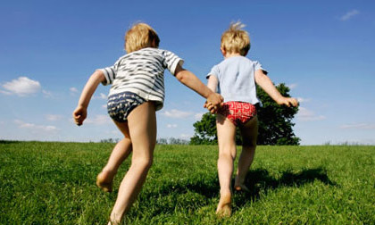 Bé mặc quần sịp sớm có sợ hỏng 'con giống'?