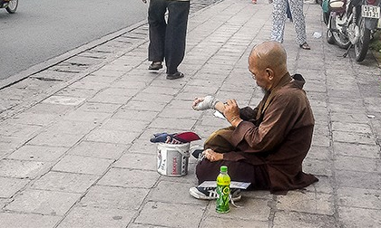Lật tẩy một số chiêu giả ăn xin ở Sài Gòn