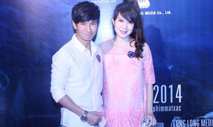 Vợ Lý Hải 'bế' bụng bầu đi xem phim cùng chồng