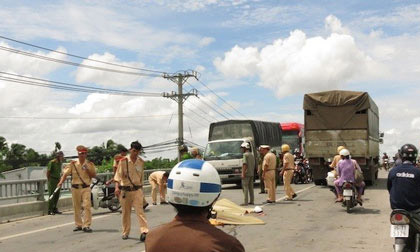 Thảm kịch sau tờ giấy ly hôn của vợ chồng bị xe cán