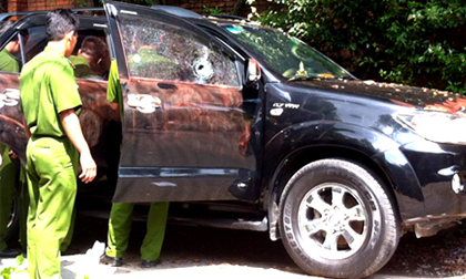 Vụ đôi nam nữ chết gục trong xe: Nghi vấn chuyện tình cảm