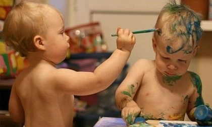 Những khoảnh khắc 'không thể nhịn cười' về các bé yêu