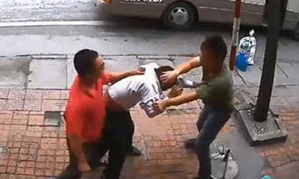 Hành khách bị nhà xe đánh bê bết máu