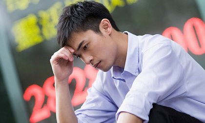 Nai lưng kiếm tiền, vợ đi nghỉ mát mang 'ốc' về bắt 'đổ vỏ'