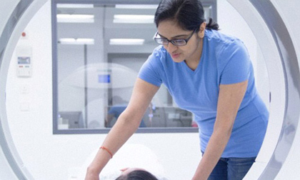 Bộ xương thai nhi nằm trong bụng mẹ 38 năm