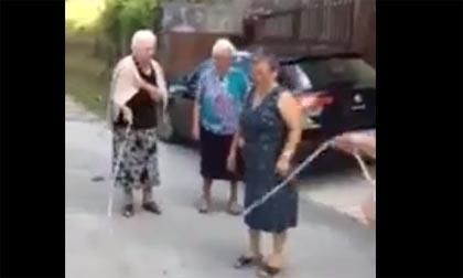 Khi các bà cụ 'hồi teen'