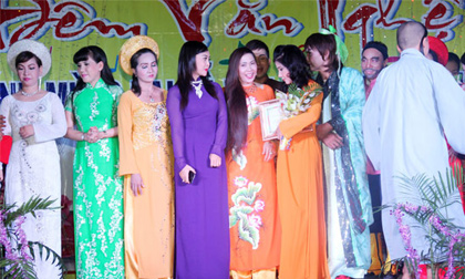 Ca sĩ Mỹ Anh tham gia tour 'Vu Lan Báo Hiếu' cùng các NSƯT