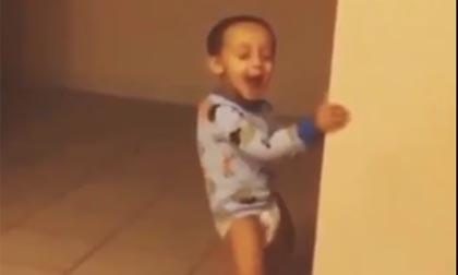 Cậu bé có điệu nhảy bá đạo