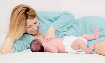 Phụ nữ không cho con bú sau sinh dễ bị trầm cảm