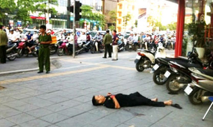 Kẻ đâm nam thanh niên giữa phố Hà Nội ra đầu thú