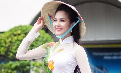 Á hoàng Dương Kim Ánh đẹp nền nã với áo dài nón lá