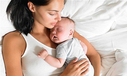 5 điều các mẹ nên làm khi con đang ngủ